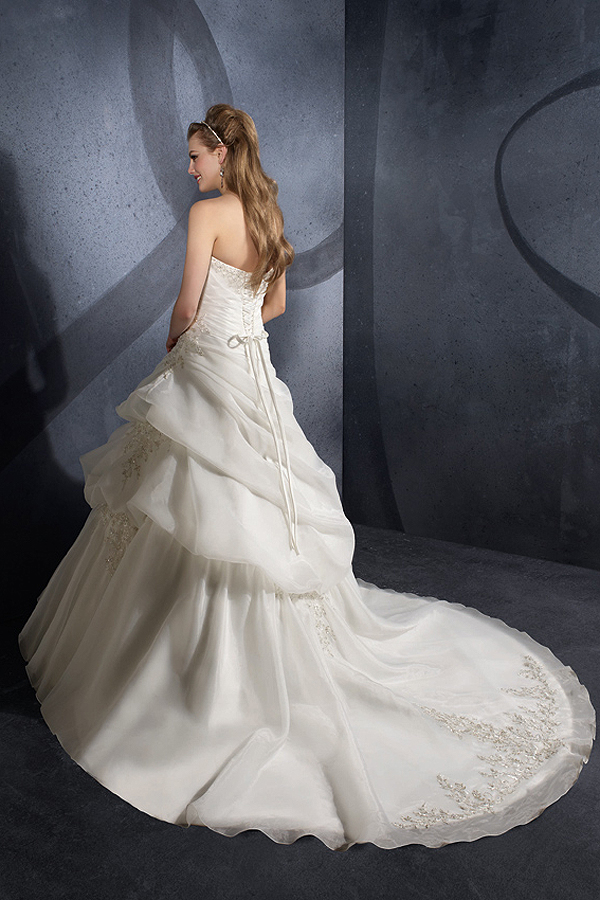 Court Train Floral Chiffon Ivory Wedding Gown - Click Image to Close